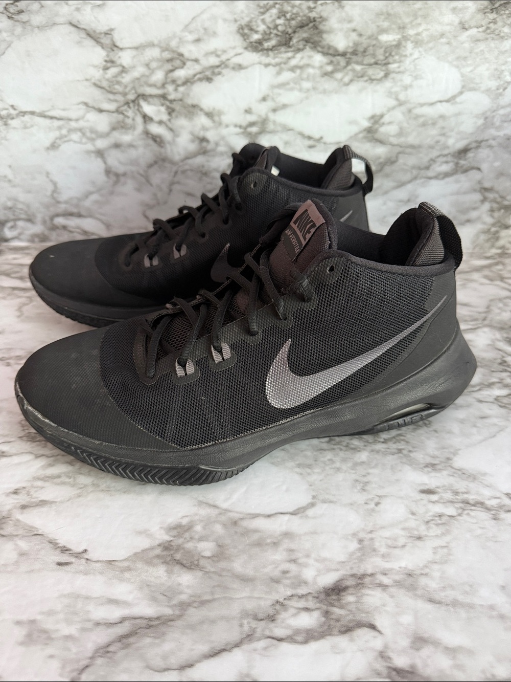 Nike Air Versitile Sneakers